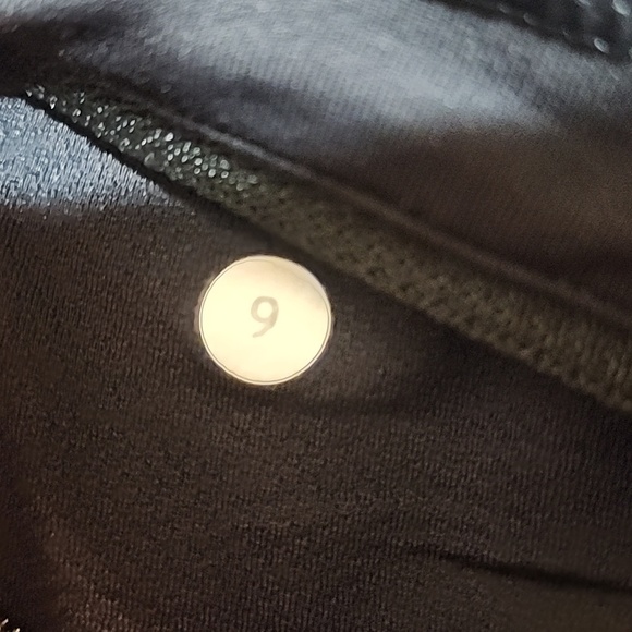 Lululemon Capri leggings size 6 - Picture 6 of 8
